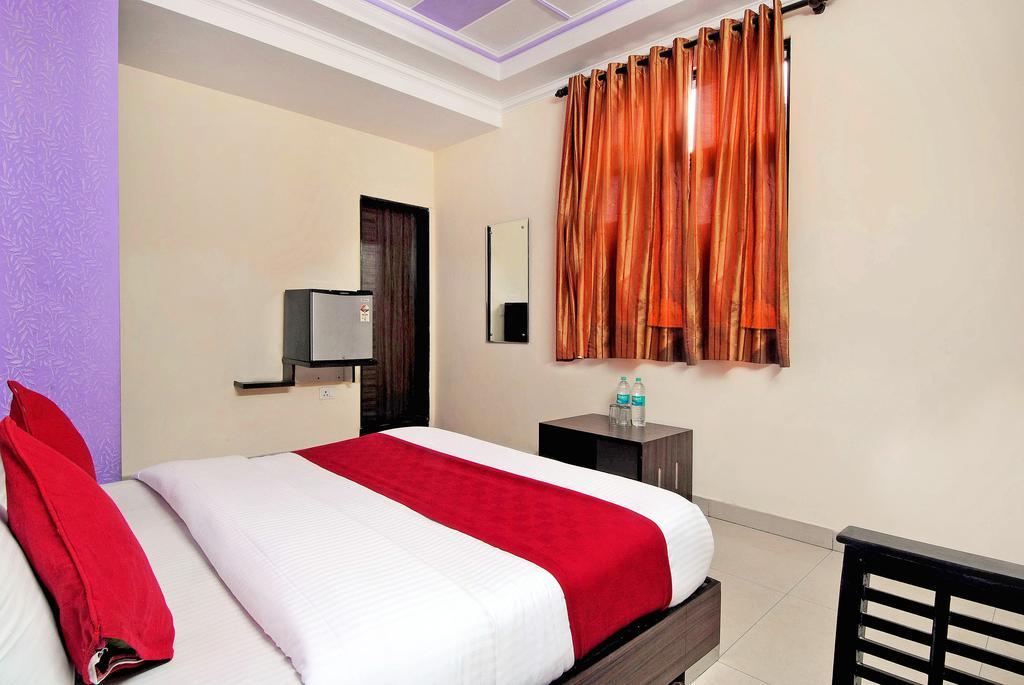 Hotel Durga International New Delhi Room photo